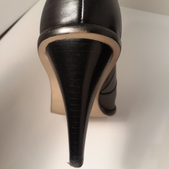 COLE HAAN Nearly New Black Leather Heeled Boots SZ 8 EUC - Picture 4 of 7